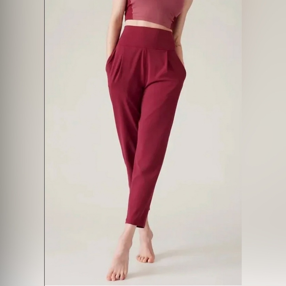 Athleta Elation burgundy Pleated Knit Jogger Legging Pants size medium